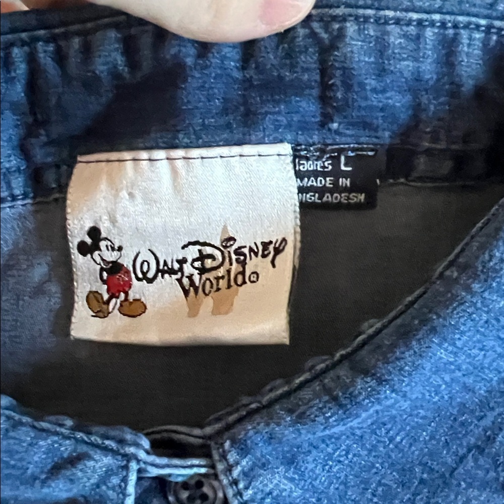 Disney Animal Kingdom Embroidered Button Down Shirt Denim Size Large - Picture 6 of 10